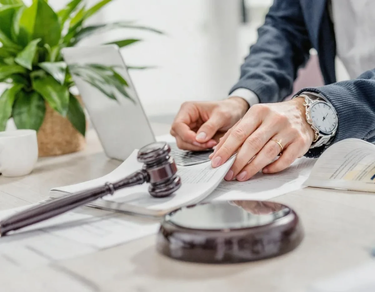 Droit Administratif : Naviguer dans la Complexité Réglementaire
